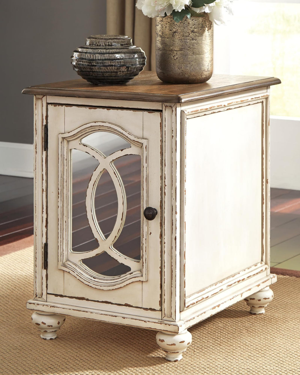 Chairside End Table with Storage L546